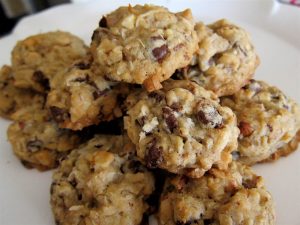 Cookies med chokoladestykker og mandler