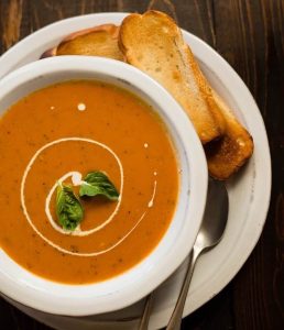 Cremet tomatsuppe